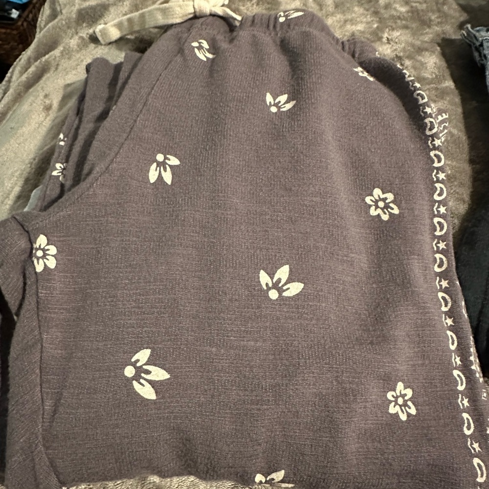 Monrow Gray Bandana Sweat pants. Size Small